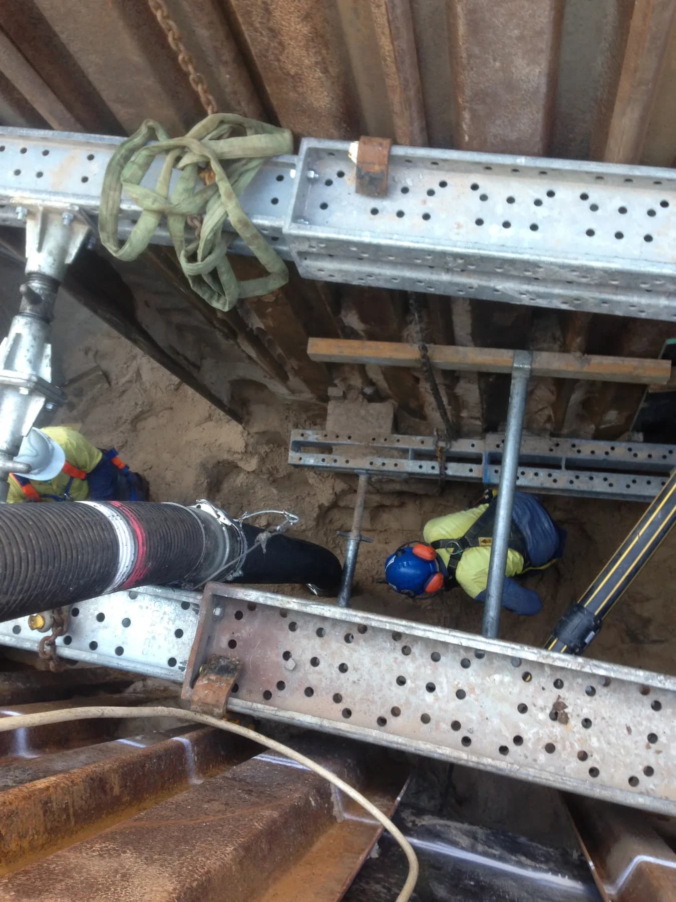 VACIT crew undertaking vacuum work in a controlled excavation