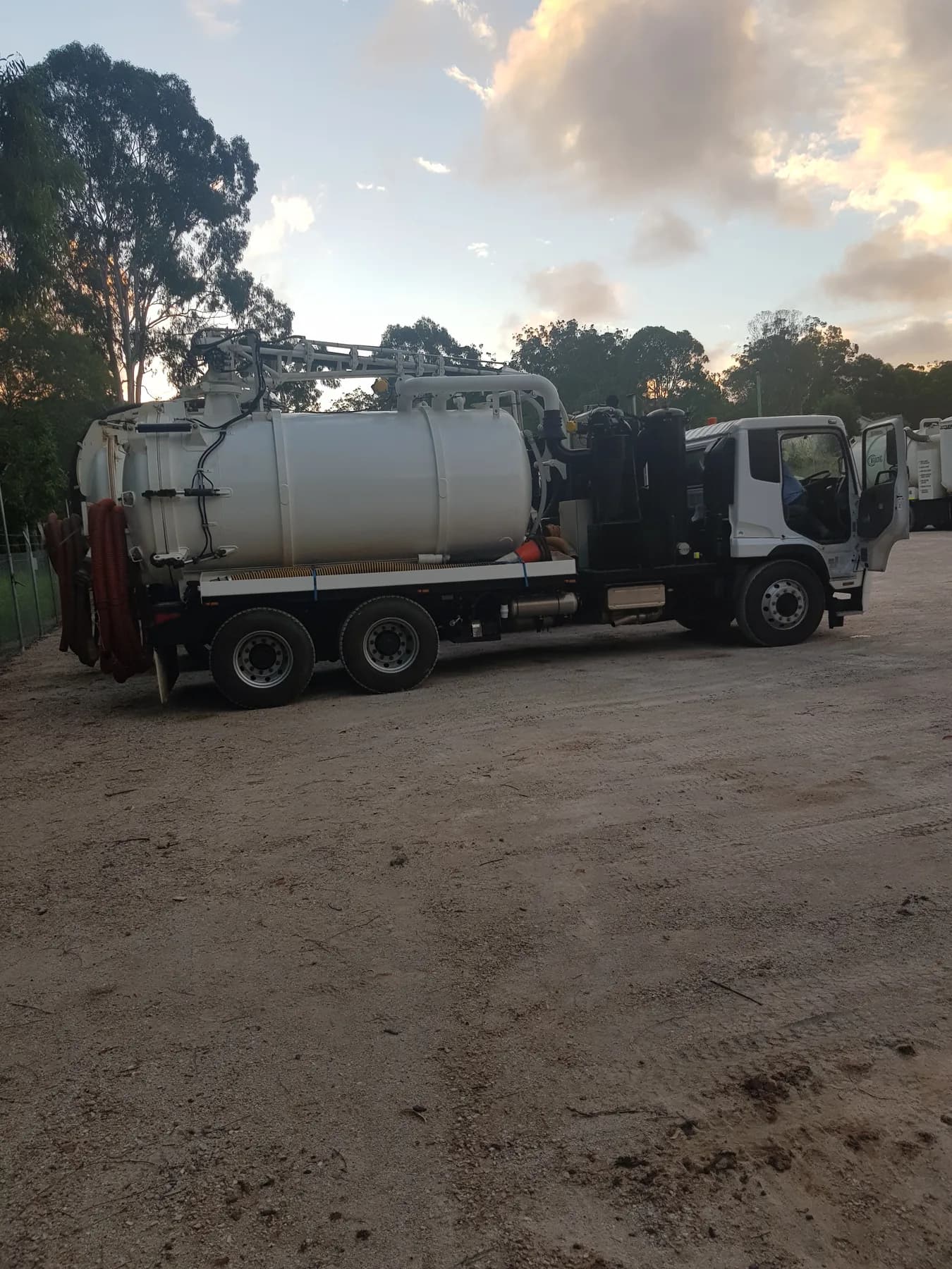 VACIT VAC 378 vacuum truck at the yard